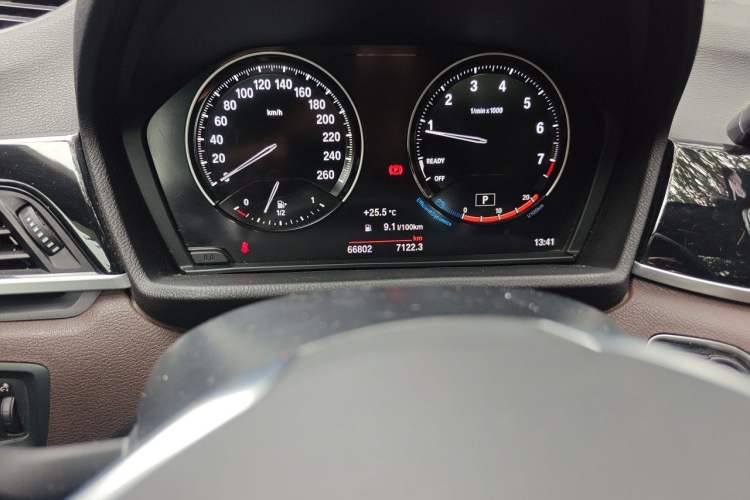 Used BMW X1 2020 sDrive25Li Leading Model Odometer Close Up