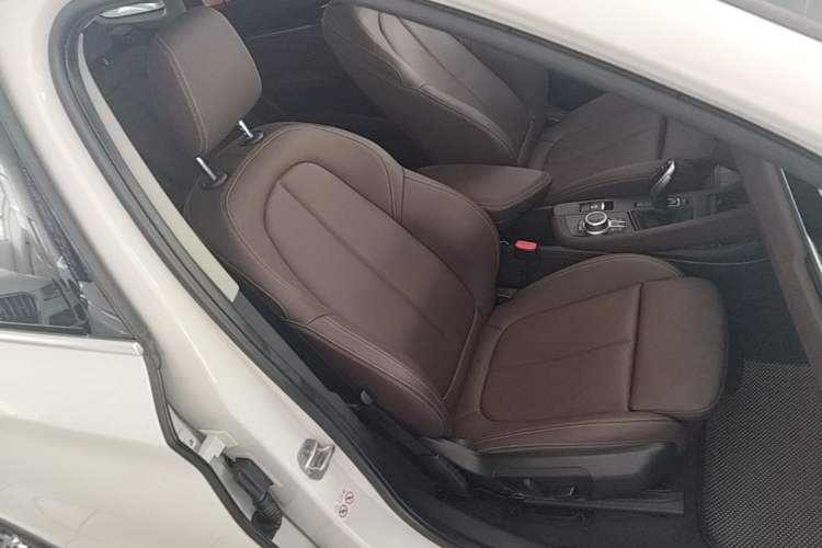 Used BMW X1 2020 sDrive25Li Leading Model Right Front Seat
