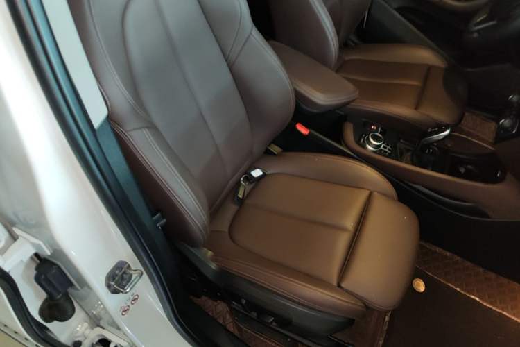Used BMW X1 2020 sDrive25Li Leading Model Right Front Seat
