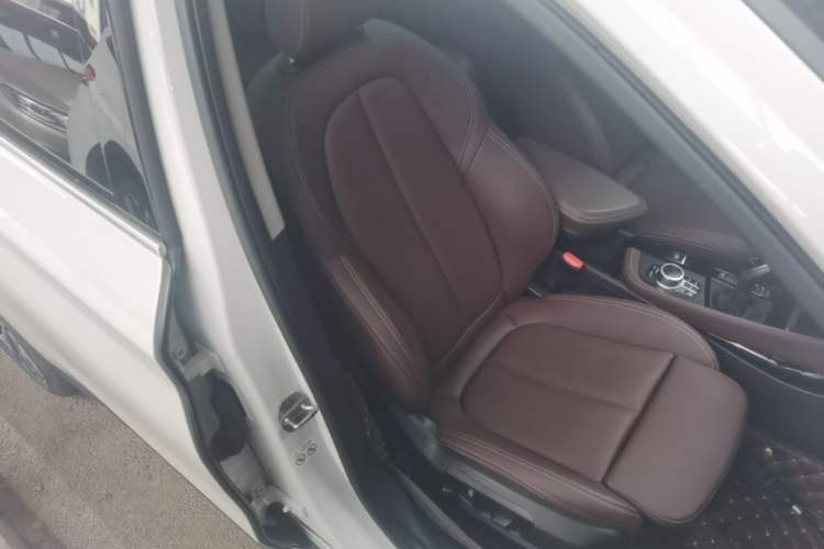 Used BMW X1 2020 xDrive25Li Luxury Edition Right Front Seat