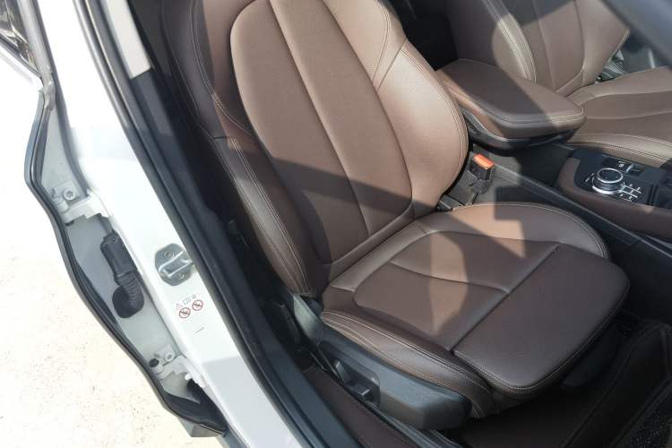 Used BMW X1 2020 sDrive25Li Leading Model Right Front Seat