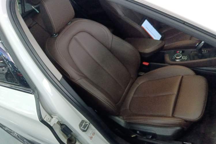 Used BMW X1 2020 sDrive25Li Leading Model Right Front Seat