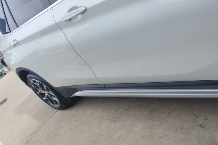 Used BMW X1 2020 sDrive20Li Premium Edition Right Side Sill