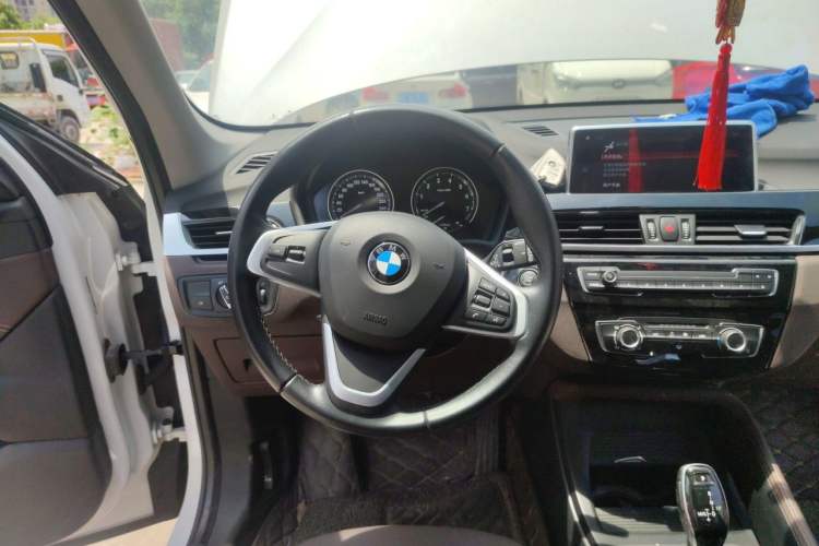 Used BMW X1 2020 sDrive20Li Fashion Model Steering Wheel