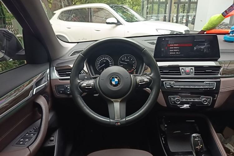 Used BMW X1 2020 xDrive25Li Luxury Edition Steering Wheel
