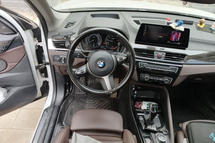 Used BMW X1 2020 xDrive25Li Luxury Edition Steering Wheel
