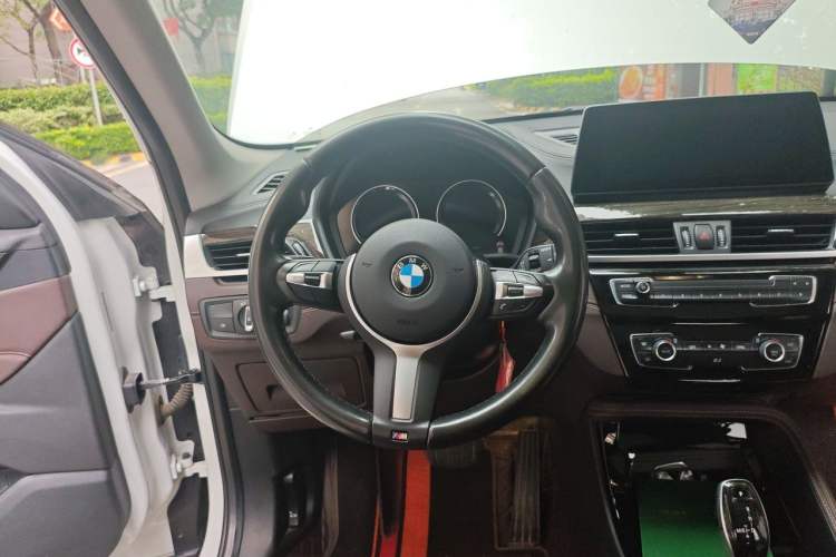 Used BMW X1 2020 xDrive25Li Luxury Edition Steering Wheel