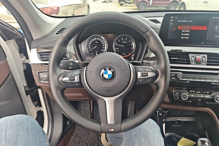 Used BMW X1 2020 xDrive25Li Luxury Edition Steering Wheel