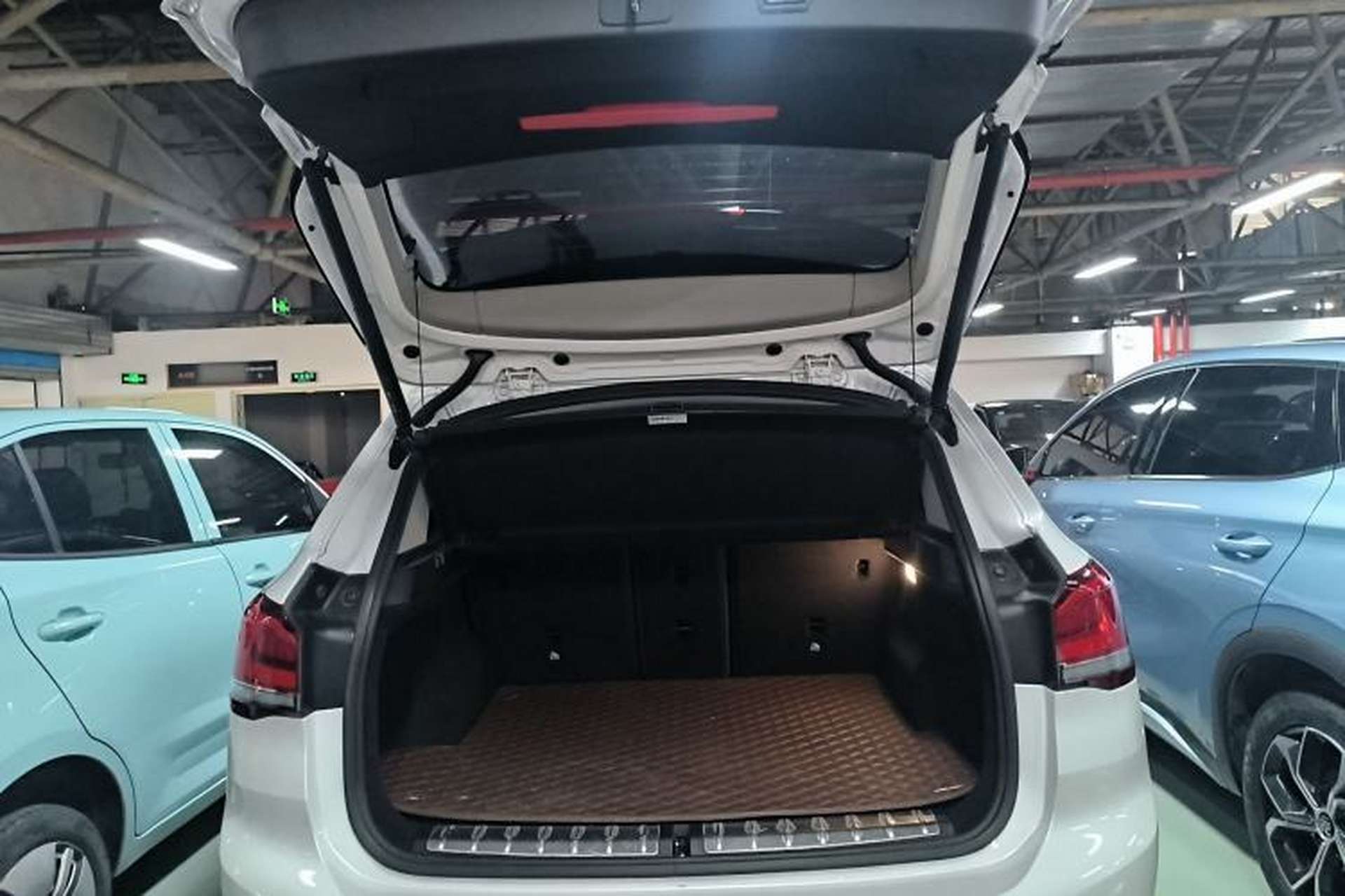 Used BMW X1 2020 sDrive25Li Leading Model Trunk