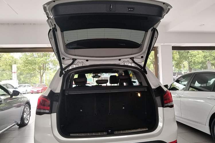 Used BMW X1 2020 sDrive25Li Leading Model Trunk