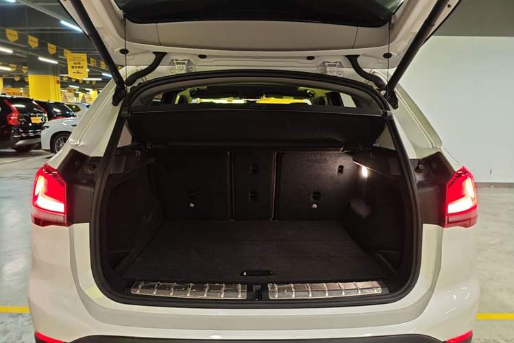 Used BMW X1 2020 sDrive25Li Leading Model Trunk