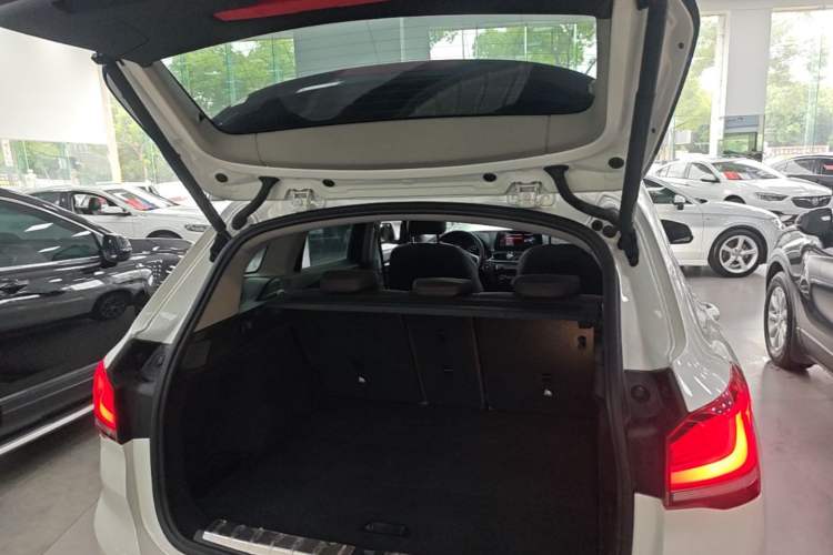 Used BMW X1 2020 sDrive25Li Leading Model Trunk
