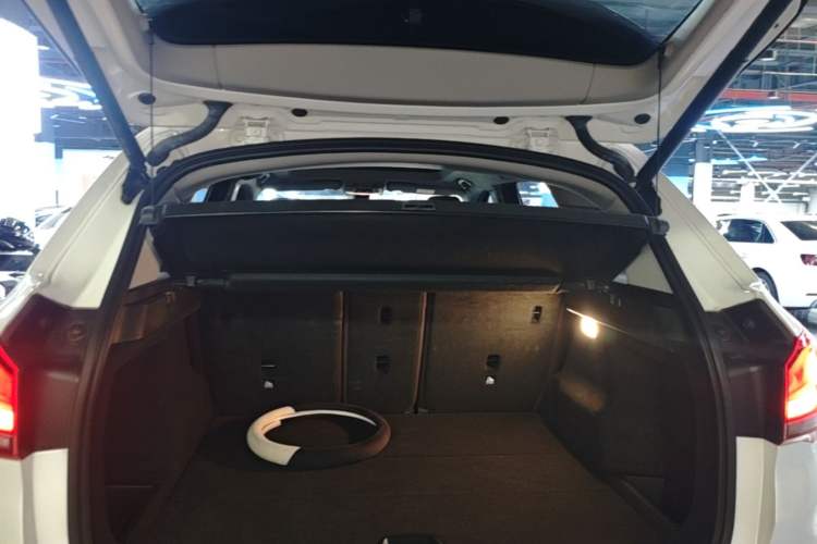 Used BMW X1 2020 sDrive25Li Leading Model Trunk