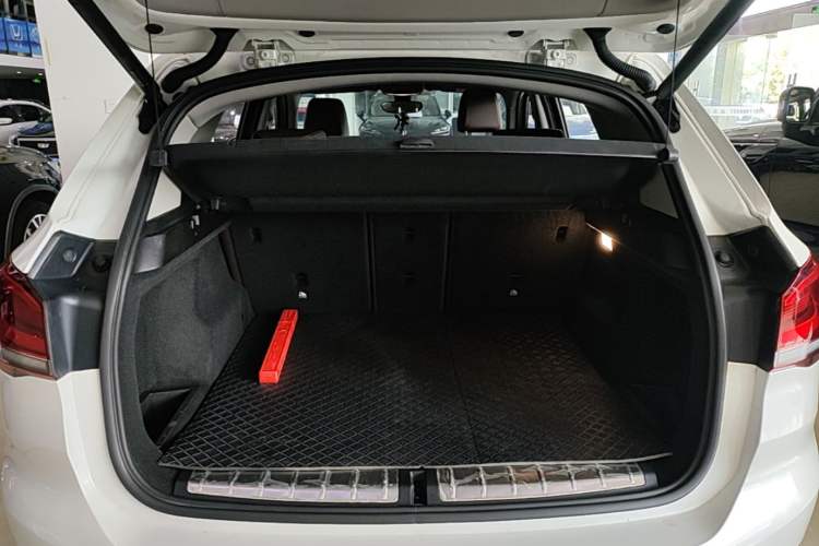 Used BMW X1 2020 sDrive25Li Leading Model Trunk