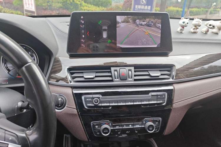 Used BMW X1 2020 xDrive25Li Luxury Edition Audio And AC Panel
