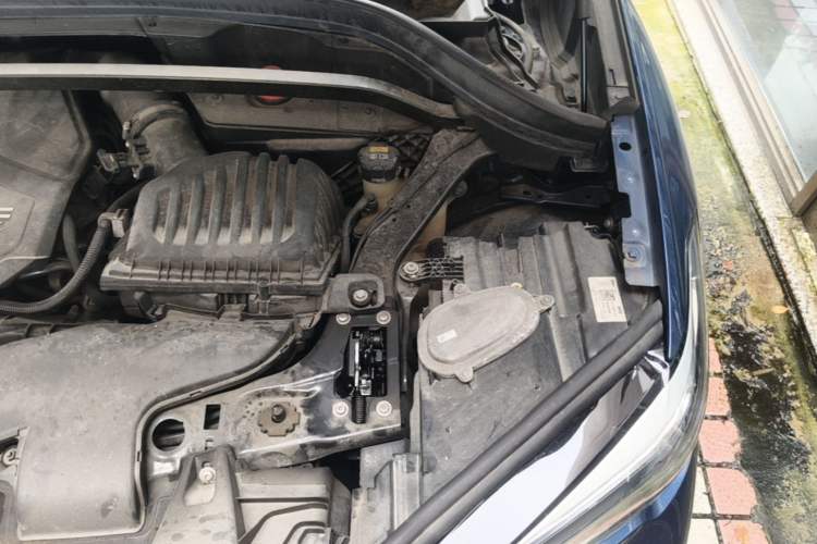Used BMW X1 2021 sDrive20Li Premium Edition Engine Bay Left