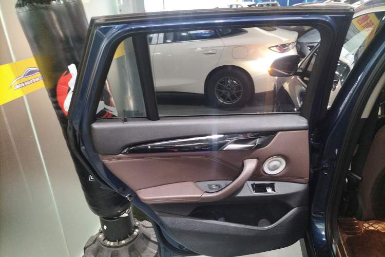 Used BMW X1 2021 Restyled sDrive25Li Leading Edition Interior 8