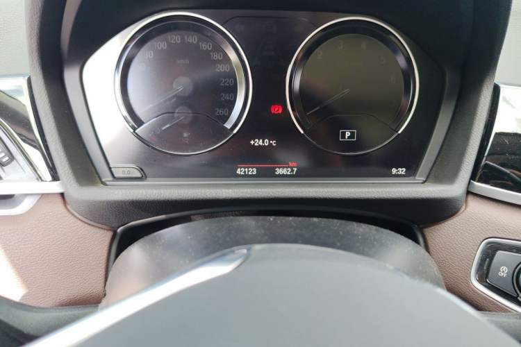 Used BMW X1 2021 sDrive20Li Fashion Model Odometer Close Up