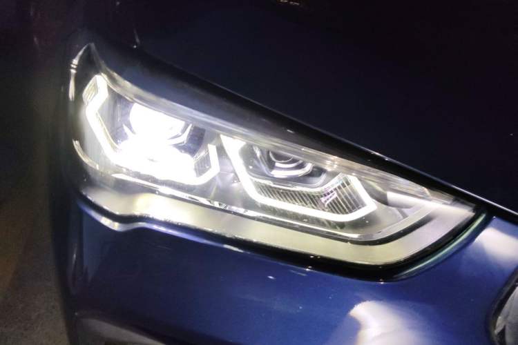 Used BMW X1 2021 sDrive20Li Fashion Model Right Front Headlight