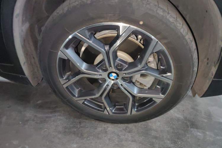 Used BMW X1 2021 Restyled sDrive25Li Leading Edition Right Front Wheel Hub
