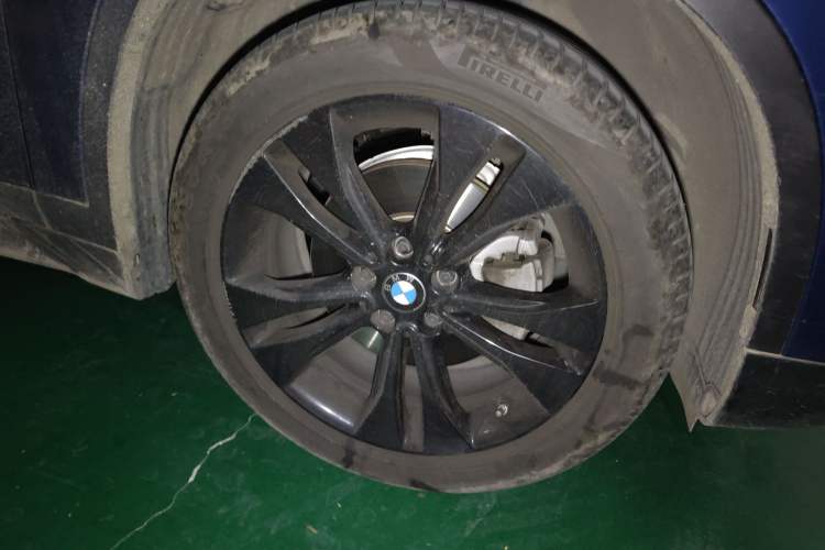 Used BMW X1 2021 Restyled sDrive20Li Fashion Version Right Front Wheel Hub