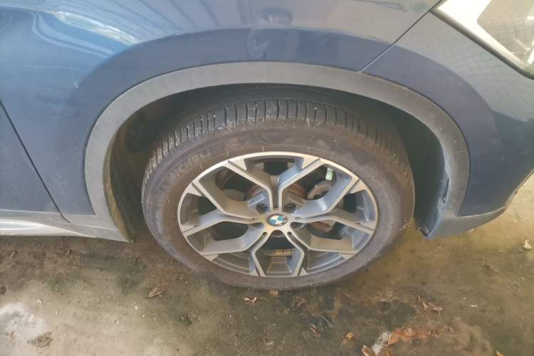 Used BMW X1 2021 Restyled sDrive20Li Premium Edition Right Front Wheel Hub