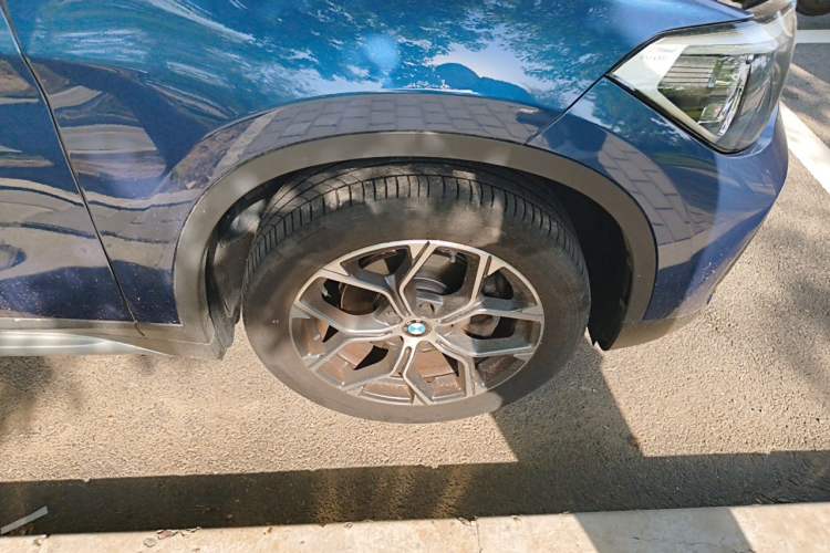 Used BMW X1 2021 Restyled sDrive20Li Premium Edition Right Front Wheel Hub