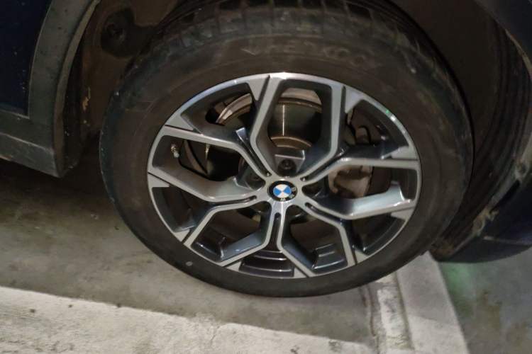 Used BMW X1 2021 Restyled sDrive20Li Premium Edition Right Front Wheel Hub