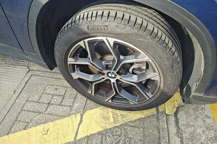 Used BMW X1 2021 Restyled sDrive25Li Leading Edition Right Front Wheel Hub
