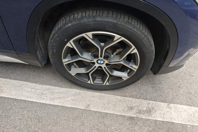 Used BMW X1 2021 Restyled sDrive20Li Premium Edition Right Front Wheel Hub