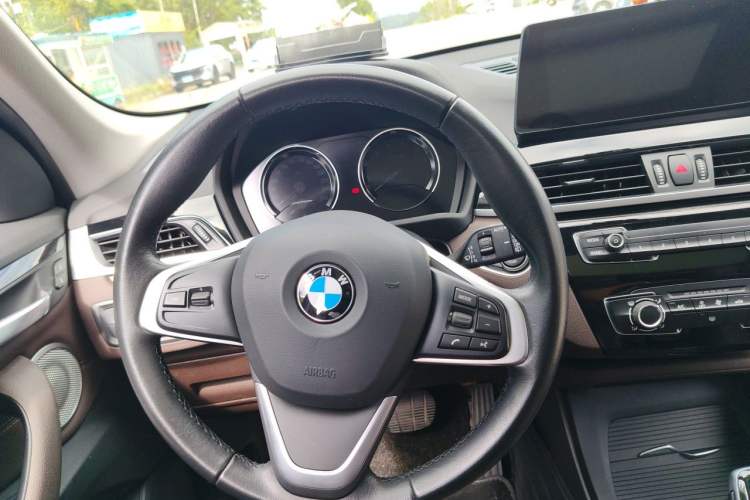 Used BMW X1 2021 sDrive20Li Fashion Model Steering Wheel