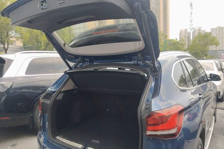 Used BMW X1 2021 sDrive25Li Leading Model Trunk