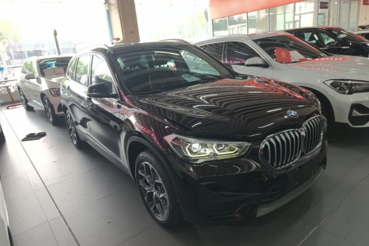 Used BMW X1 2021 sDrive25Li Leading Model Front Right 45 Deg