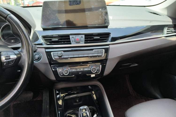 Used BMW X1 2021 sDrive20Li Premium Edition Audio And AC Panel