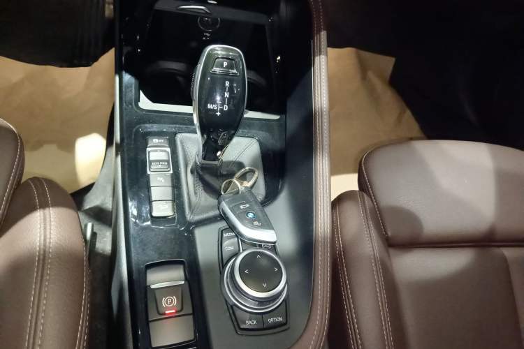 Used BMW X1 2021 Revised xDrive25Li Premium Edition Gear Lever