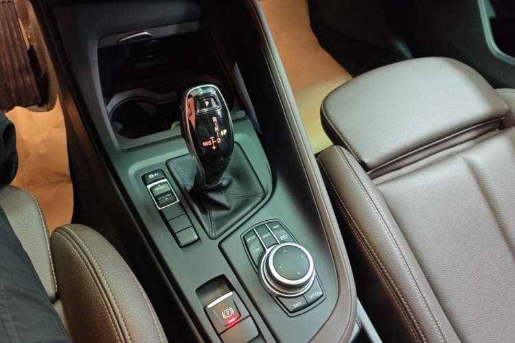 Used BMW X1 2021 sDrive25Li Leading Model Gear Lever