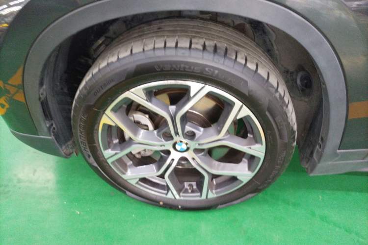 Used BMW X1 2021 Restyled sDrive25Li Leading Edition Left Front Wheel Hub