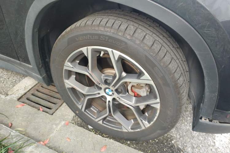 Used BMW X1 2021 Restyled sDrive25Li Leading Edition Right Front Wheel Hub