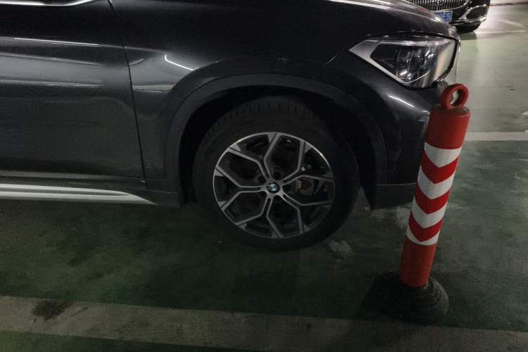 Used BMW X1 2021 Restyled sDrive20Li Premium Edition Right Front Wheel Hub