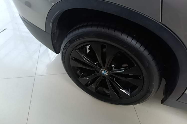 Used BMW X1 2021 Restyled sDrive20Li Fashion Version Right Rear Wheel Hub