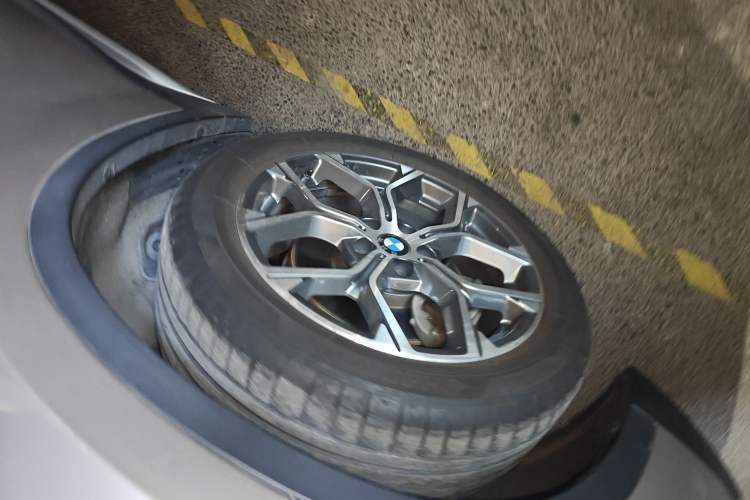 Used BMW X1 2021 Restyled sDrive20Li Fashion Version Left Front Wheel Hub