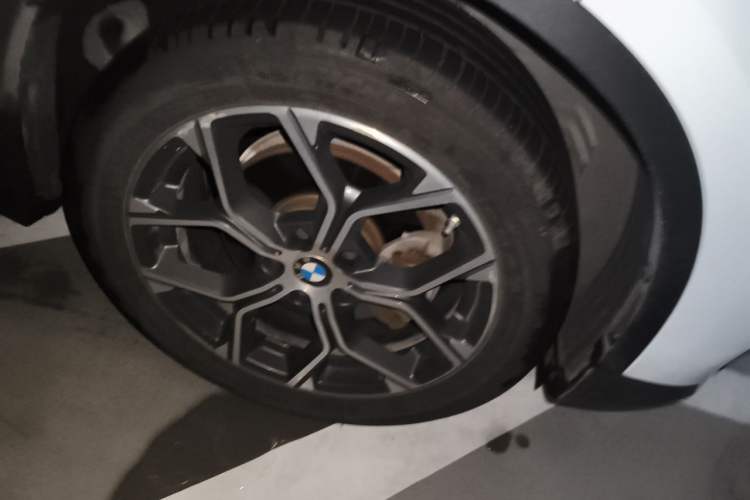Used BMW X1 2021 Restyled sDrive20Li Premium Edition Right Front Wheel Hub