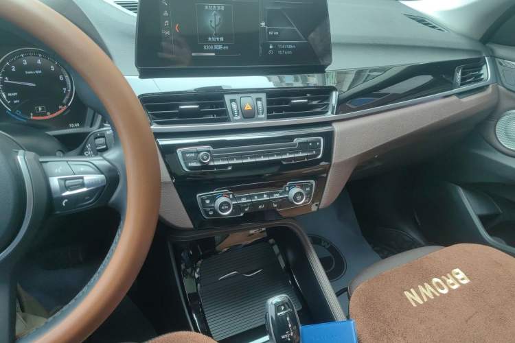 Used BMW X1 2021 sDrive20Li Premium Edition Audio And AC Panel