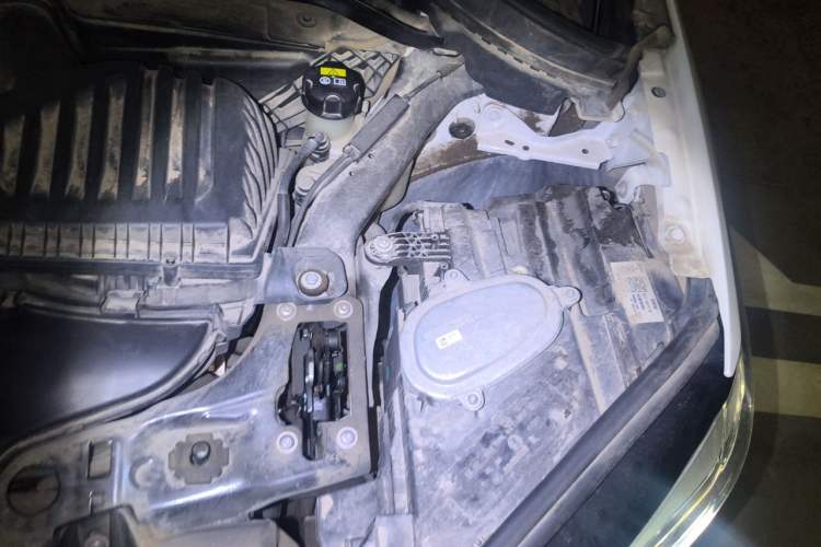 Used BMW X1 2021 Restyled sDrive20Li Fashion Version Engine Bay Left