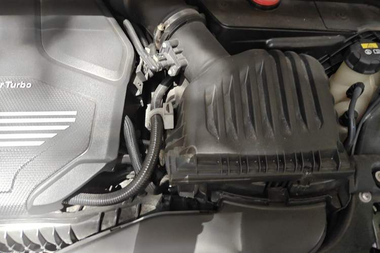 Used BMW X1 2021 sDrive20Li Fashion Model Engine Bay Left