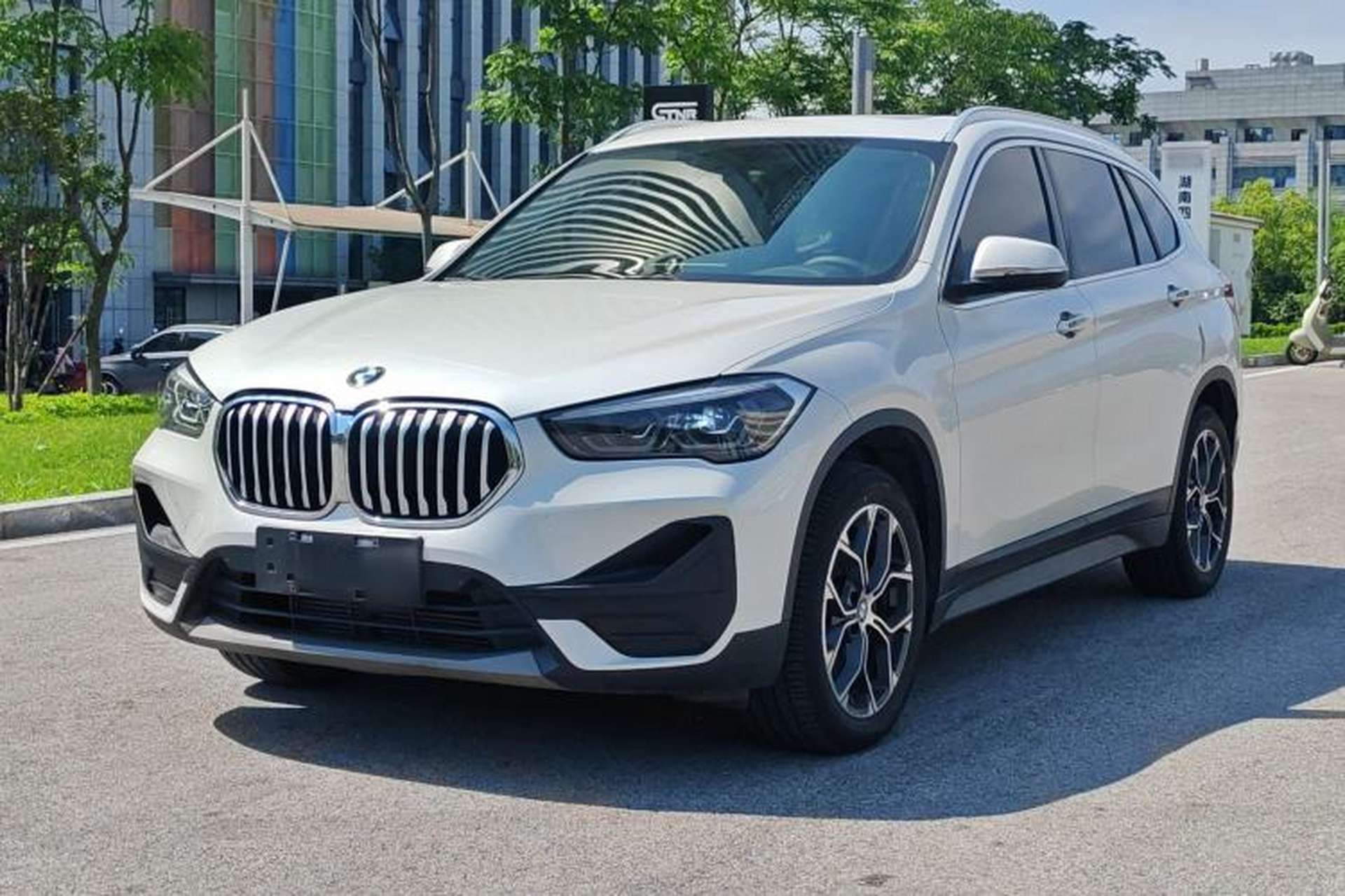 Used BMW X1 2021 sDrive25Li Leading Model Front Left 45 Deg