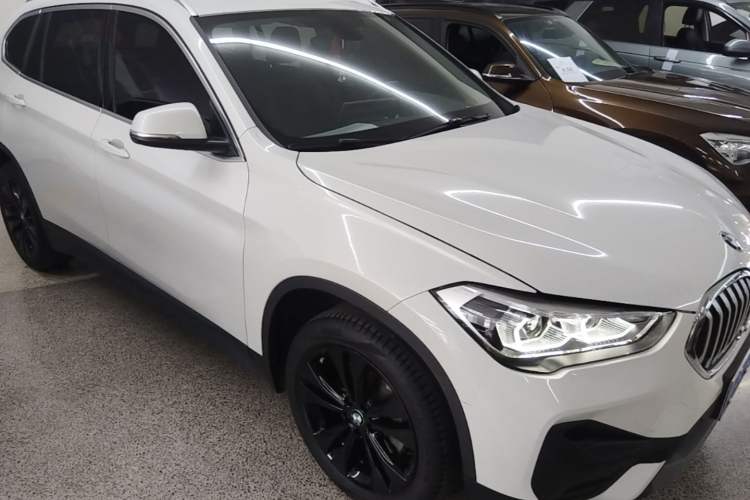 Used BMW X1 2021 Restyled sDrive20Li Fashion Version Front Right 45 Deg