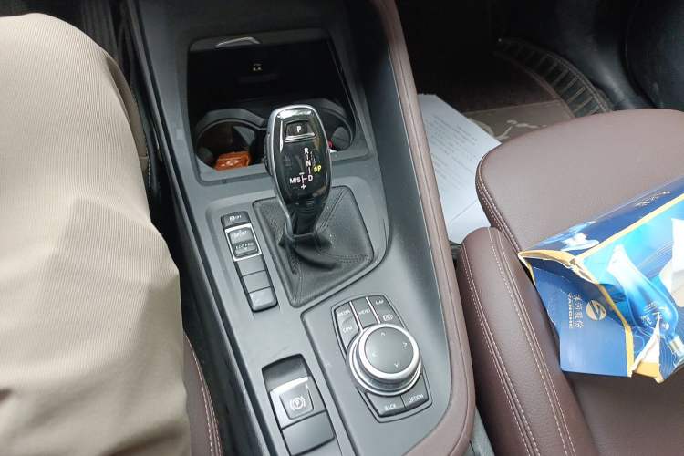 Used BMW X1 2021 sDrive25Li Leading Model Gear Lever