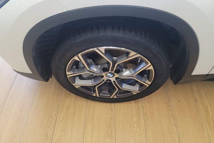 Used BMW X1 2021 Restyled sDrive25Li Leading Edition Left Front Wheel Hub