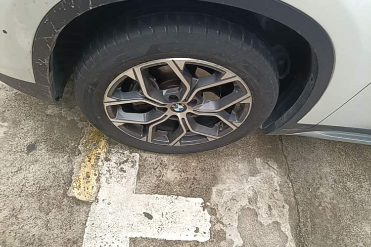 Used BMW X1 2021 Restyled sDrive20Li Premium Edition Left Front Wheel Hub